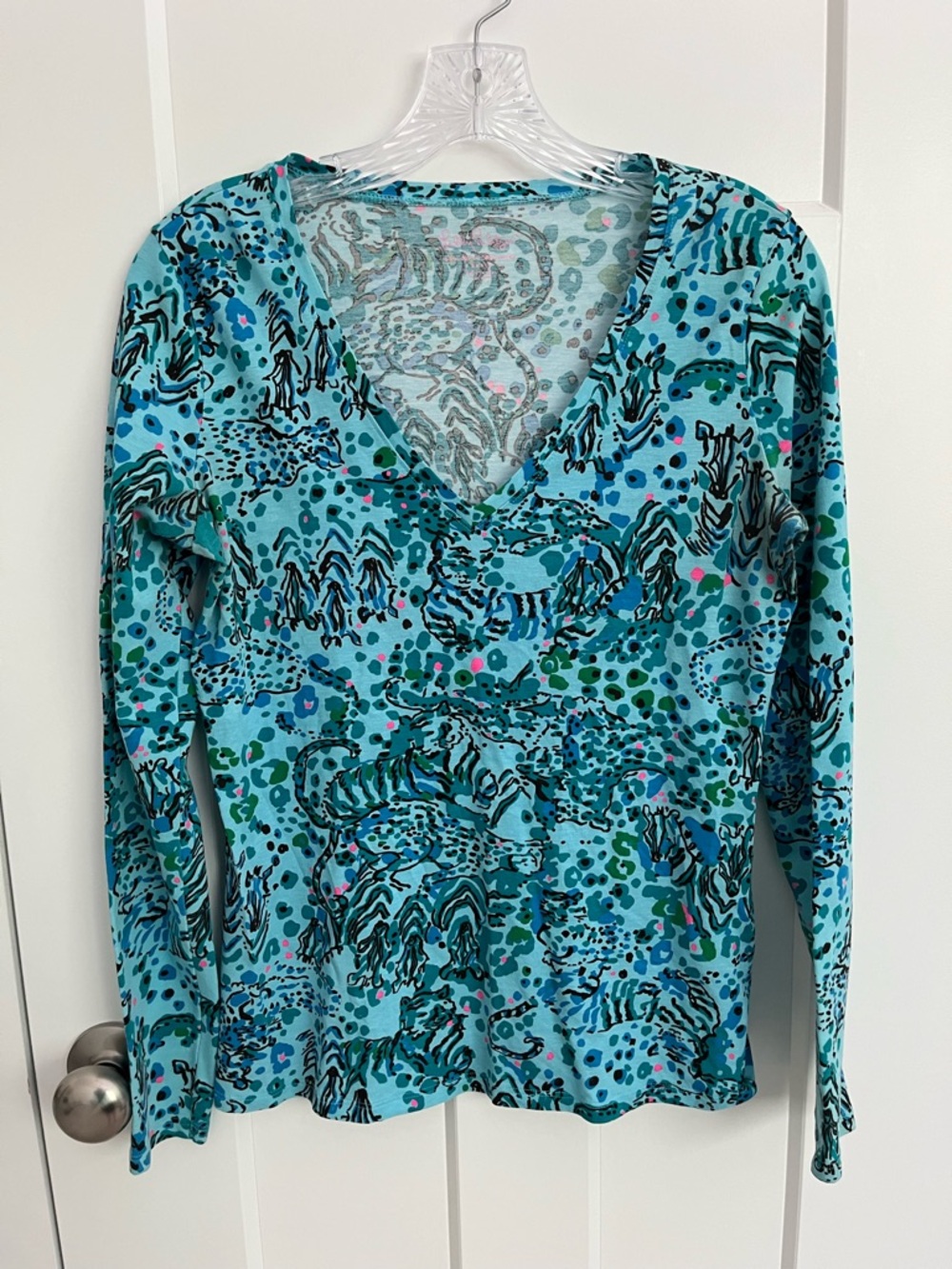 Lilly Pulitzer Tiger Print Top Small Blue Long Sleeve V Neck Stretch Shirt